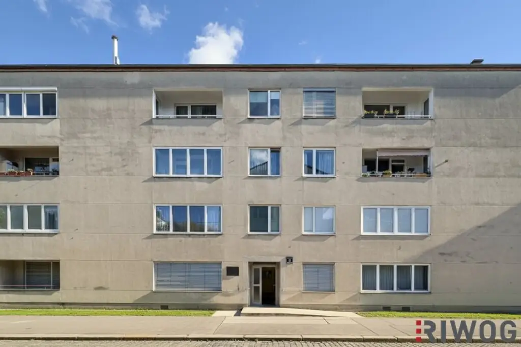 ERSTBEZUG nach Sanierung I Großzügige 2 Zimmer Wohnung mit Ausblick ins Grüne I inkl. Tischlerküche mit Siemens Geräten I Alte Donau Nähe