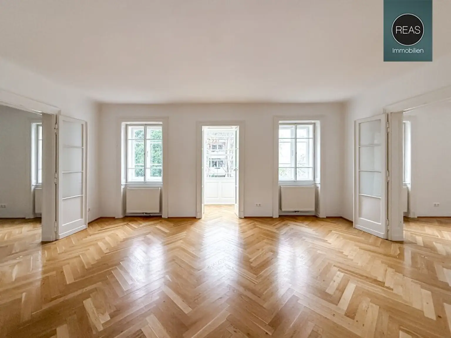 Büro mit Gartenblick und Erker in Bestlage neben dem Schubert-Museum! Gartennutzung inklusive!