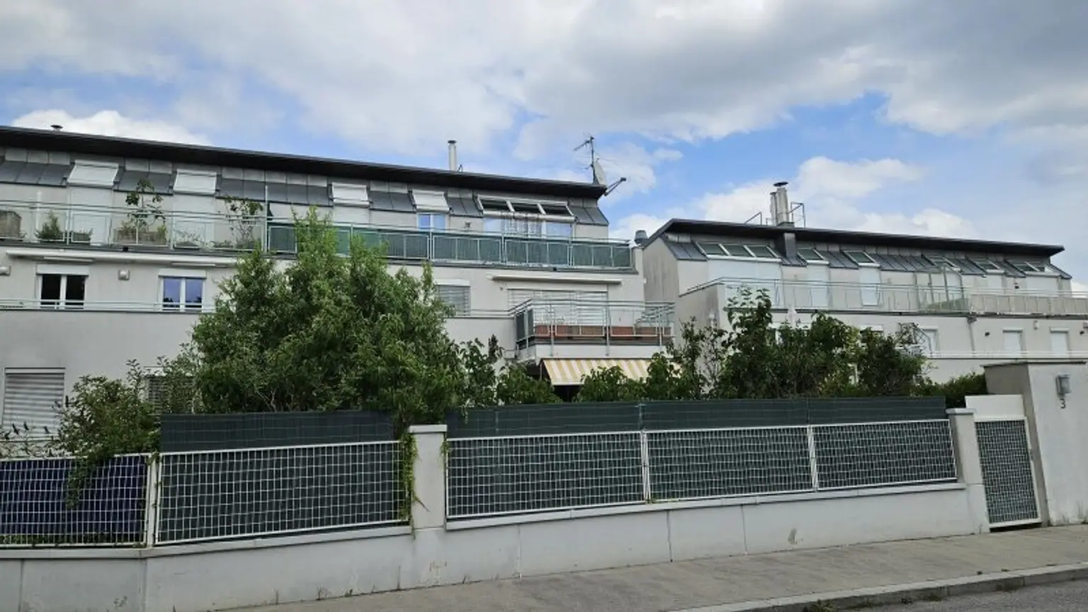 Bestaufgeteilte 99m2 Familienwohnung mit Wintergarten & Balkon ins Grüne! Toplage in Döbling!