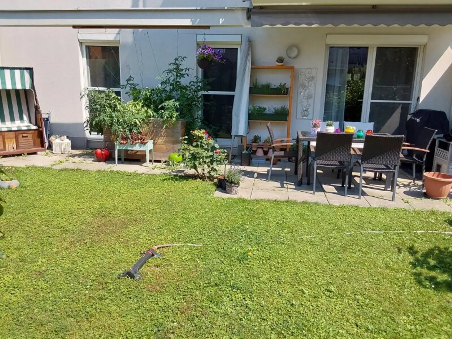 Traumhafte Gartenwohnung in Vösendorf: 81m², Terrasse, Stellplatz und sitzen in Grünen!