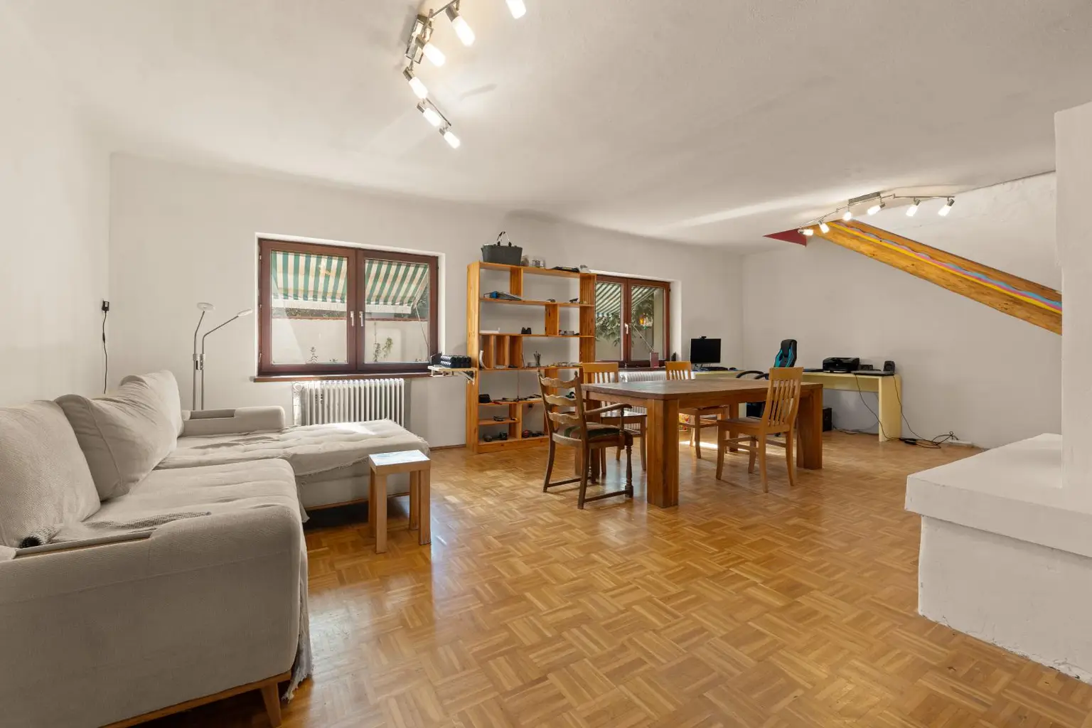 Renovierungsbedürftiges Haus mit großem Garten in Waidmannsdorf