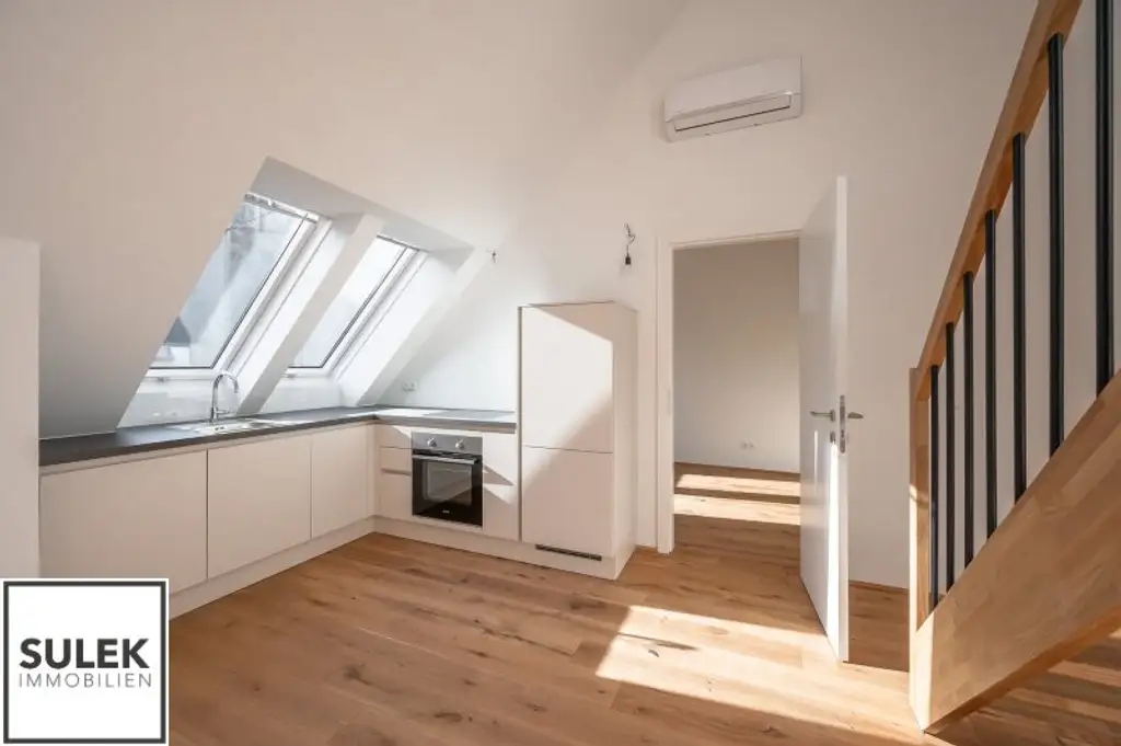 Erstbezug im Dachgeschoss mit offener Galerie-Ebene und tollen Lichtverhältnissen