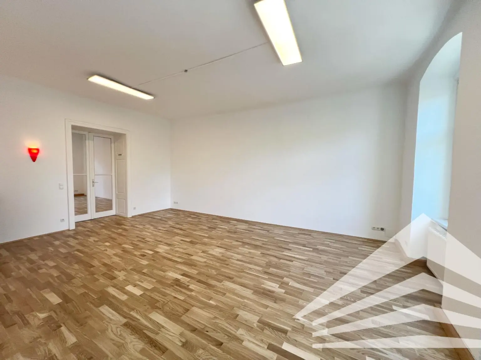 Neu saniertes Altbaubüro in der Marienstrasse!