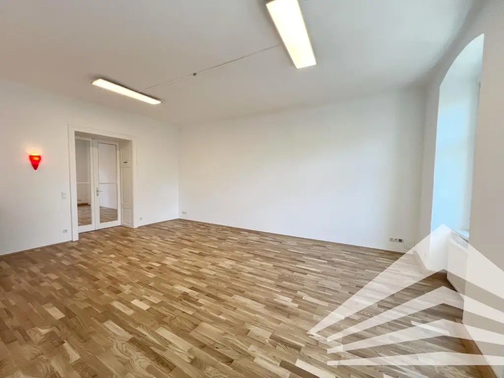 Neu saniertes Altbaubüro in der Marienstrasse!