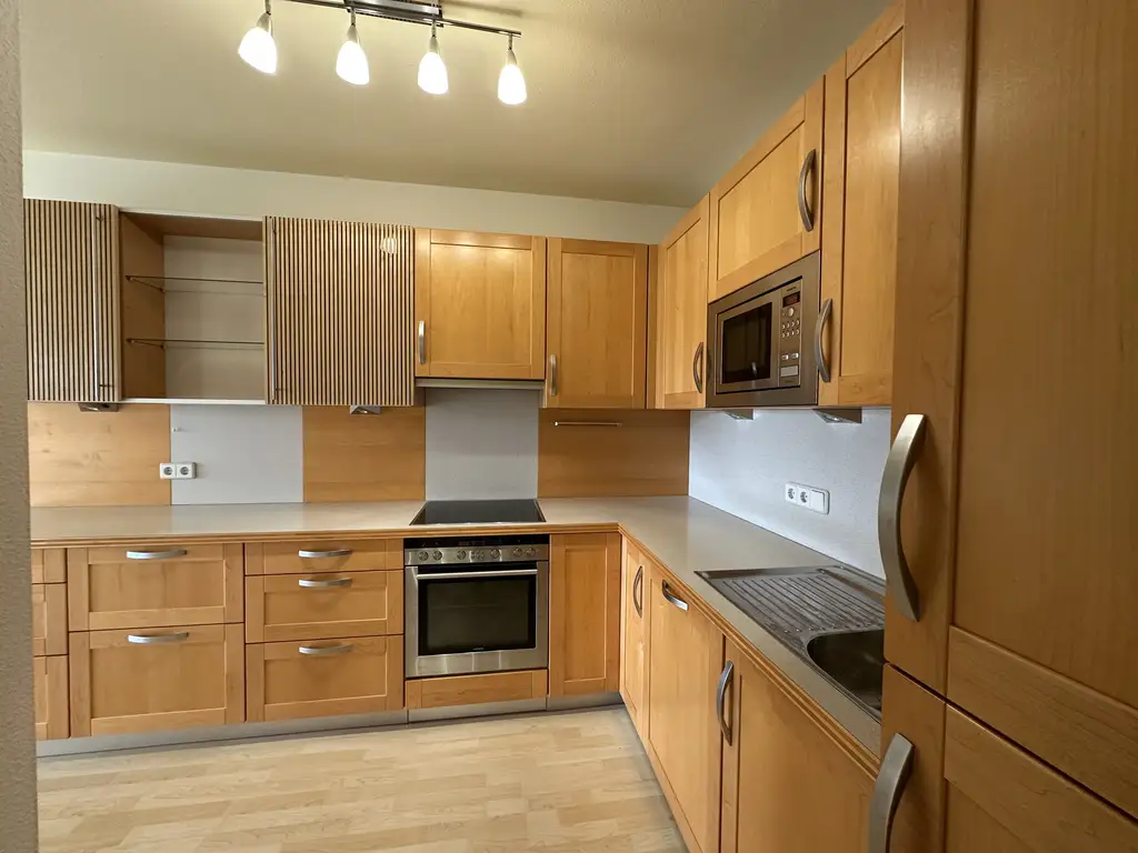 Ein Traum: Stadtwohnung in Neulaa mit unverbaubarem Blick ins Grüne