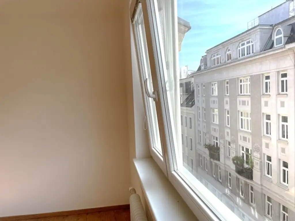Dachgeschosswohnung -  Erstbezug nach Generalsanierung
