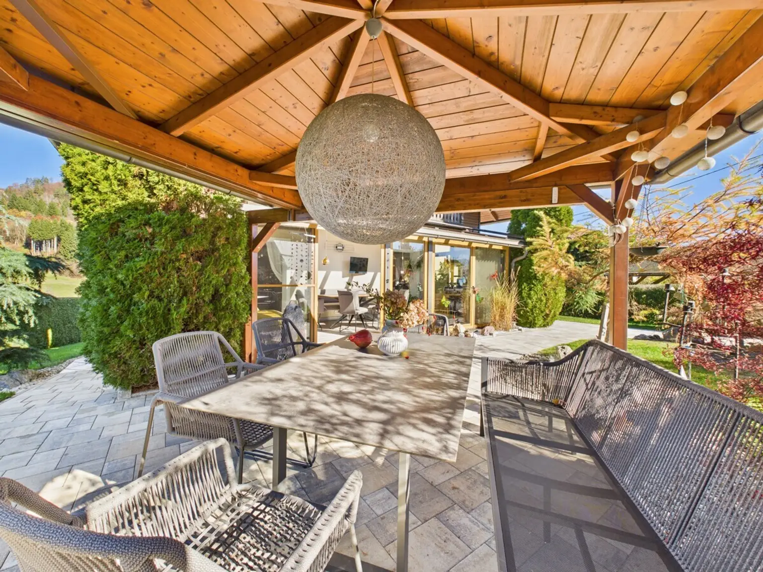 Exklusives Wohnjuwel mit Panoramablick auf die Sternbergkirche – sonnig und ruhig gelegen