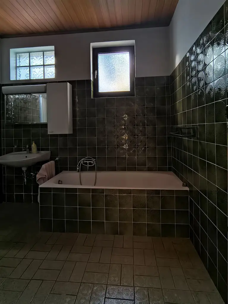 2380 Perchtoldsdorf/Nähe Wiener Stadtgrenze: Einfamilienhaus - Ruhig gelegenes, sonniges 1020m² Grundstück mit hohem Potenzial