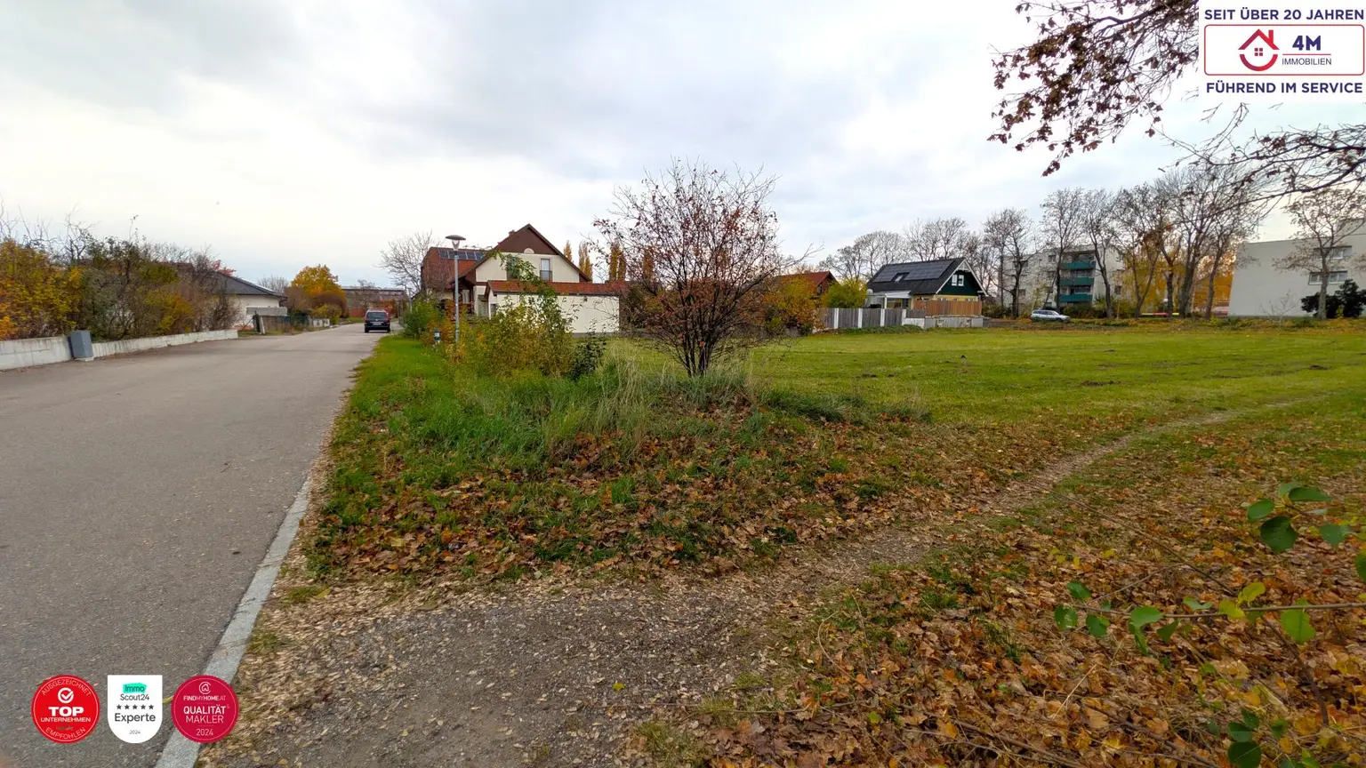 Grundstück vorne rechts