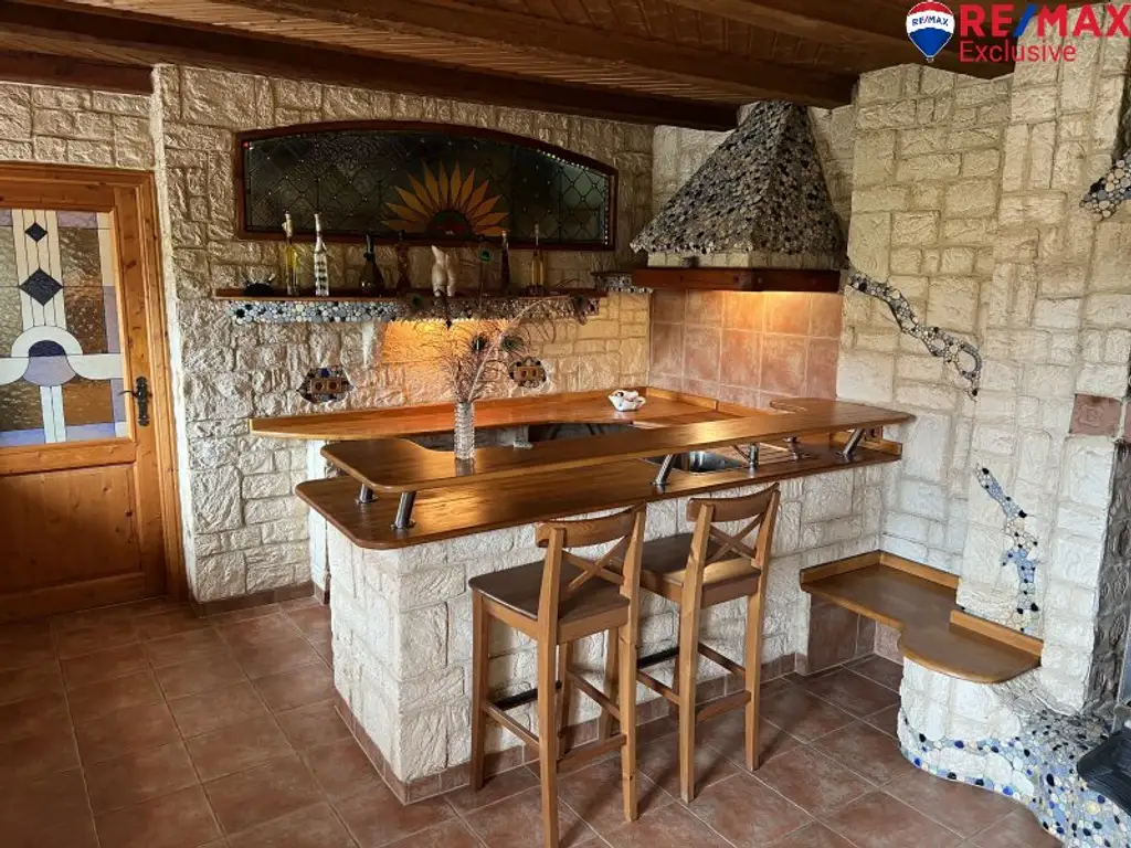 Charmantes Bauernhaus in Schwarzenbach – Ihr neues Zuhause mit Garten und Kamin!