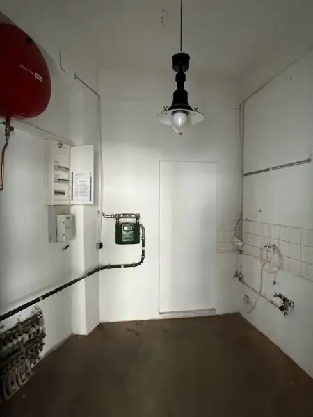 220 m² Geschäftsfläche für Büro/ Praxis/ Lokal mit großen Auslagenfronten nähe Hütteldorfer Straße!