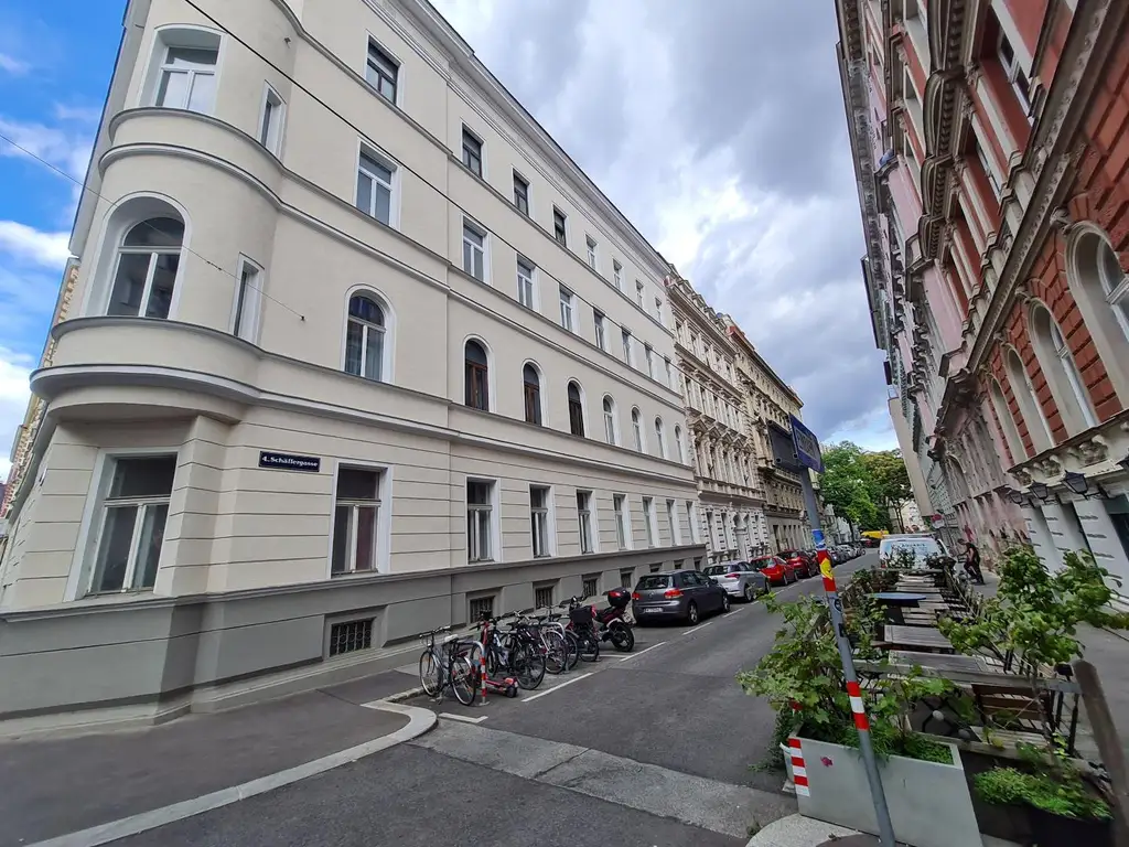 "Neu renoviert, 3 Zimmer"