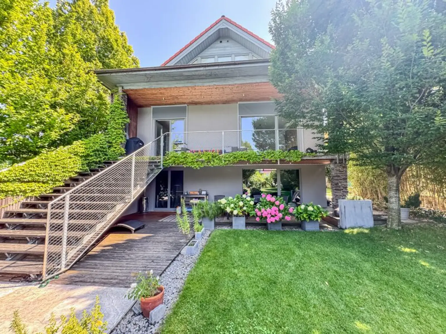 Einfamilienhaus mit Pool, Sauna & Wohnkeller auf Eigengrund in Toplage von Baden bei Wien