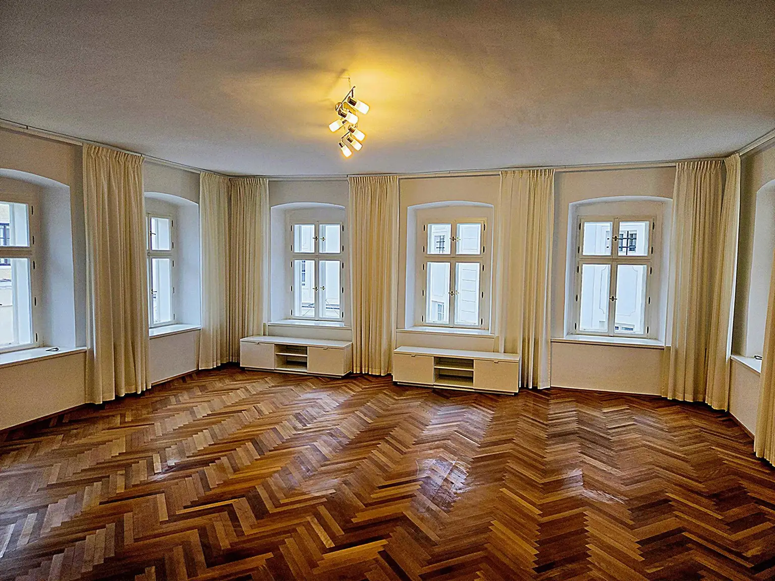 Wohn-, Aufenthalts- und Esszimmer 1.OG