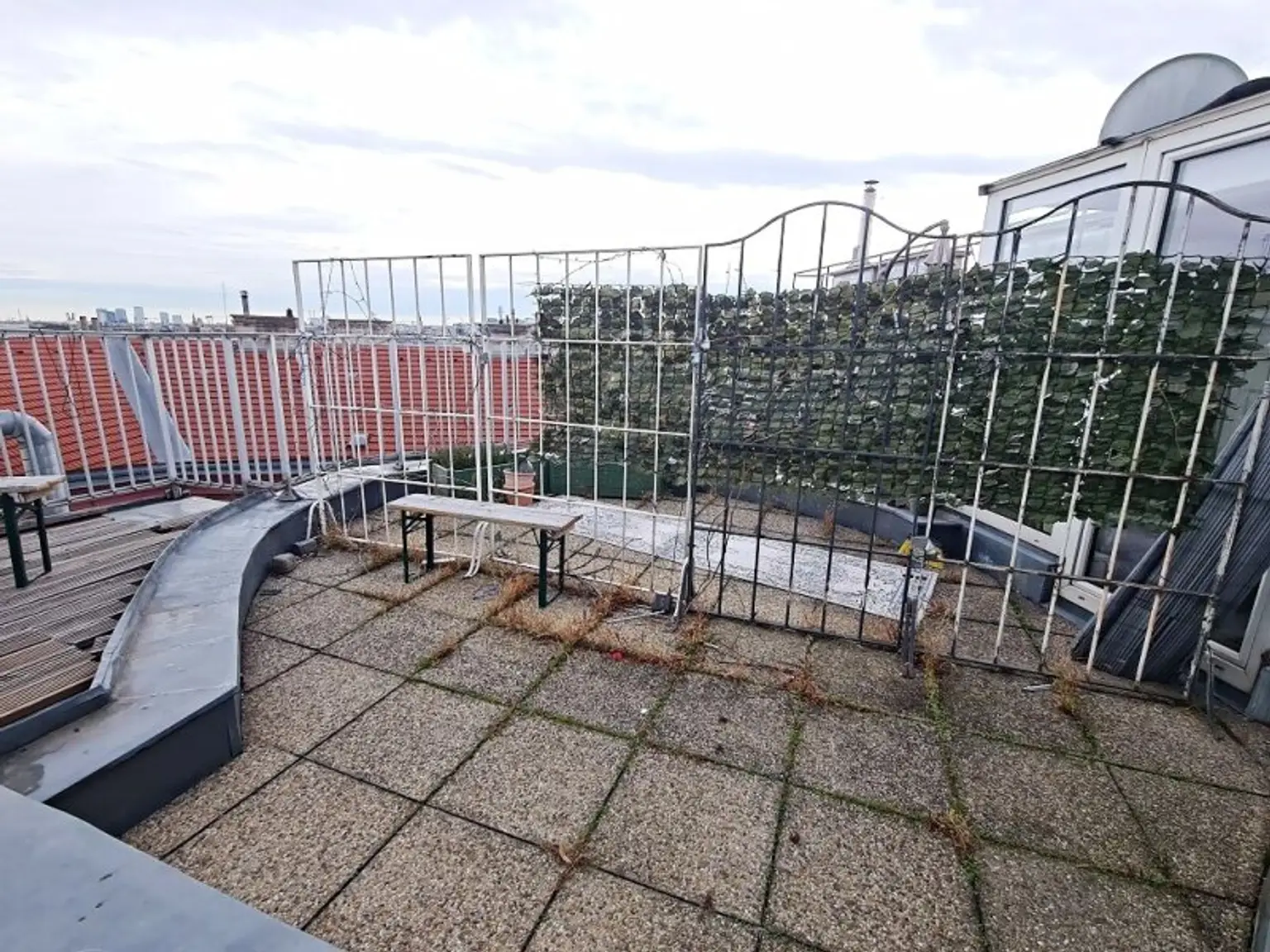 NASCHMARKT-NÄHE, FERNBLICK, 55 m2 Dachgeschoss mit Terrasse, Wohnküche, 1 Zimmer, Galerie, Wannenbad, Parketten, Eggerthgasse