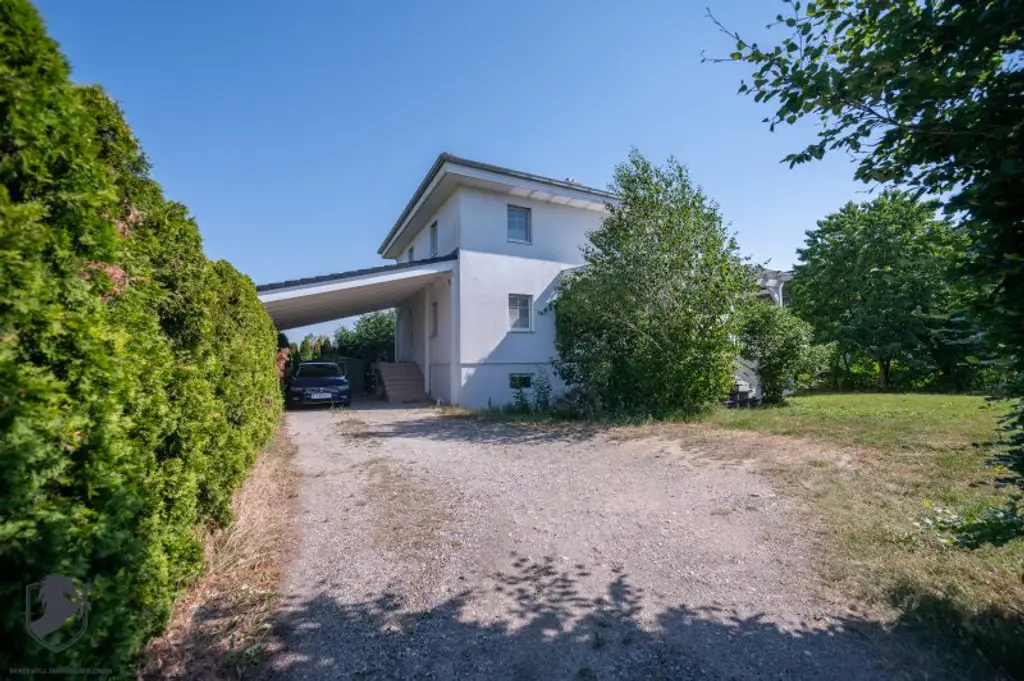 Exklusives Niedrigenergie-Einfamilienhaus mit Vollkeller auf 1.008 m² Grundstück in ruhiger Bestlage von Pixendorf