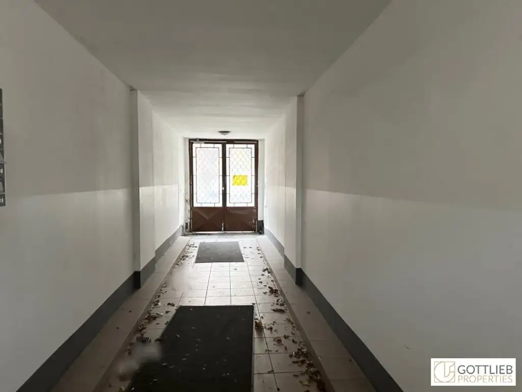Nahe U3! Klassisches Mittelzinshaus mit ca. 85% Leerstand und Baubewilligung für DG-Ausbau mit Balkonen und Dachterrasse