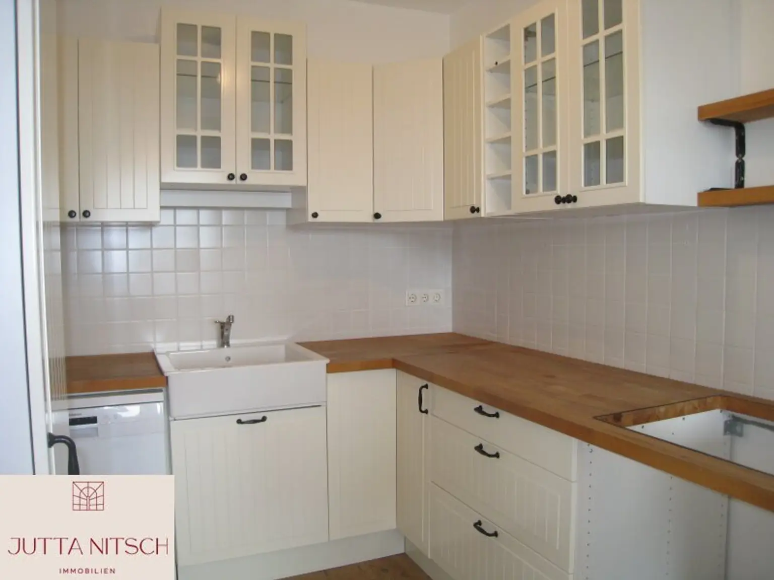 Gut geschnittene 3-Zimmerwohnung mit Loggia und Parkplatz - Wiener Neudorf
