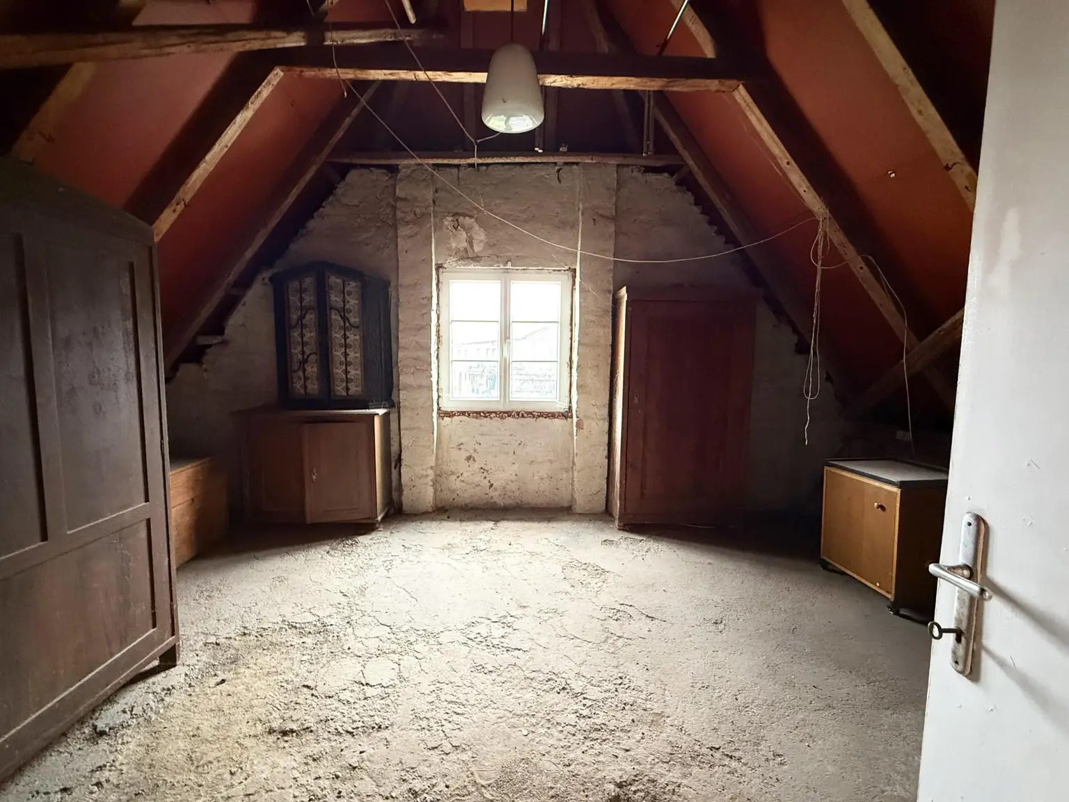 Bürgerliches Einfamilienhaus mit viel Platz, liebenswerten Garten und tollem Ausblick!