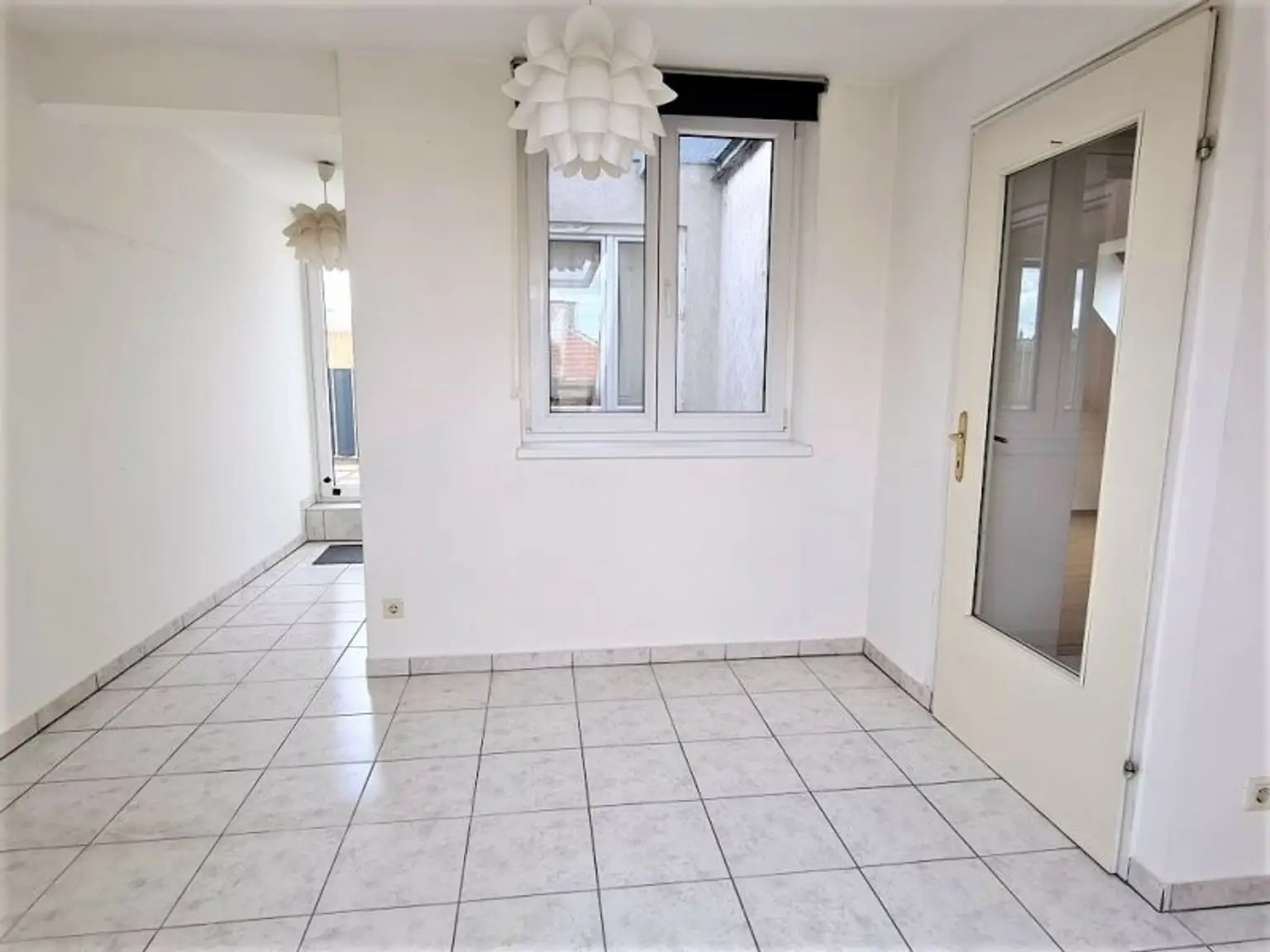 DACHGESCHOSS, AUGARTEN-NÄHE, 87 m² Maisonette mit 10 m2 Terrasse, Wohnküche, 2 Zimmer, Galerie, 2 Bäder, Rembrandtstraße