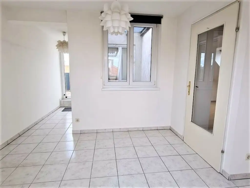 DACHGESCHOSS, AUGARTEN-NÄHE, 87 m² Maisonette mit 10 m2 Terrasse, Wohnküche, 2 Zimmer, Galerie, 2 Bäder, Rembrandtstraße