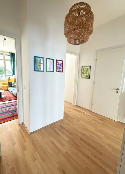 Vorzimmer mit Blick in die Schlafzimmer