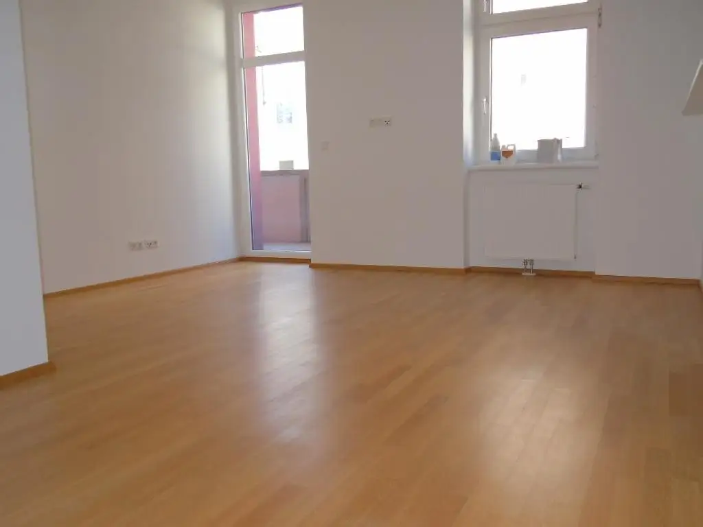 Helle 2-Zimmer-Wohnung mit Balkon - verfügbar ab Dezember 2025