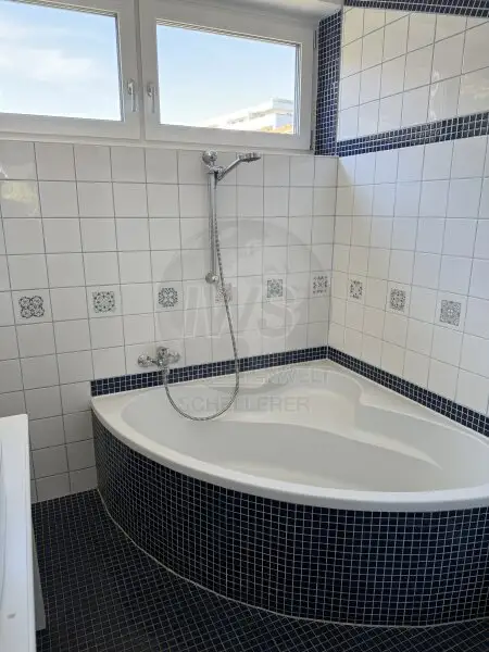 Großes Wohnhaus in Wels!     Besichtigungstermin SA 22.11. 10-12 Uhr!