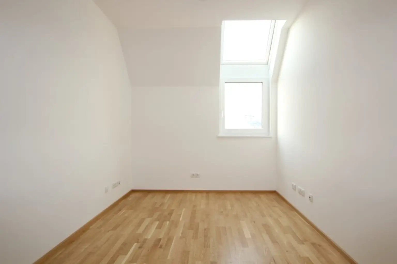 KÜHLUNG, EWE-KÜCHE, WALK-IN-DUSCHE, SCHÖNE TERRASSE, BAUJAHR 2021, GRÜNRUHELAGE KORNEUBURG ZENTRUM!!