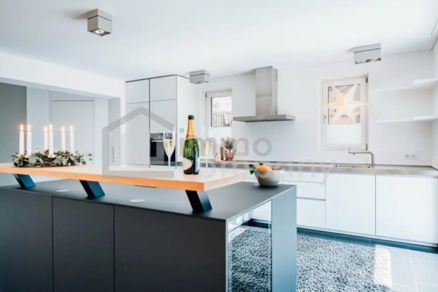 Teilansicht Küche - Barbereich mit integrierten Weinschrank