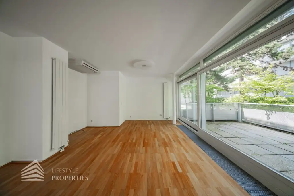 Wunderschöne 4 - Zimmer Wohnung mit Terrasse und 2 Balkonen
