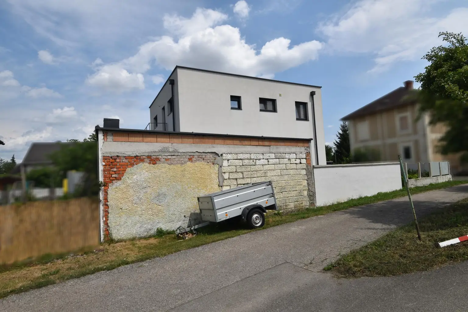 Außenansicht Rückseite Garage
