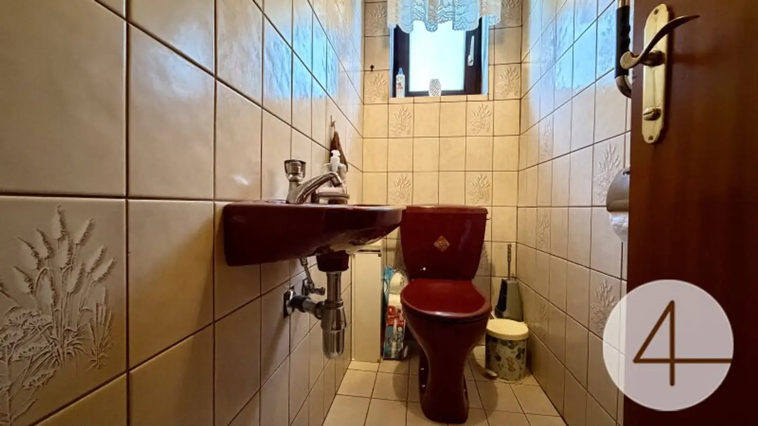 „Traumhaus mit Wintergarten Teich und Pool – Wohnen auf 727 m² in idyllischer Lage“