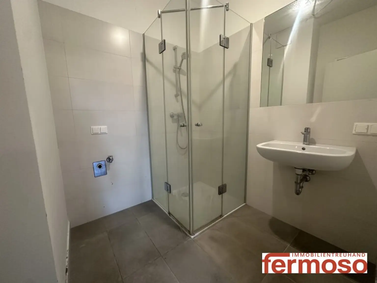 Neuwertige 2-Zimmer-Wohnung mit Garten und Loggia im Herzen von 1210 Wien!