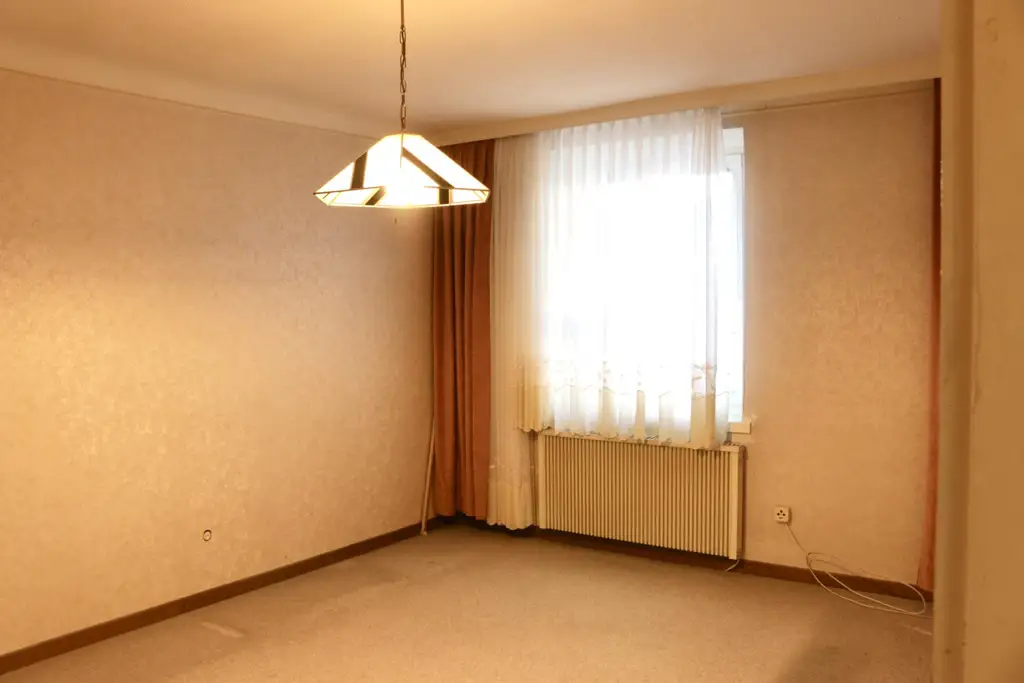 "2 Zimmer Renovierungsjuwel!"
