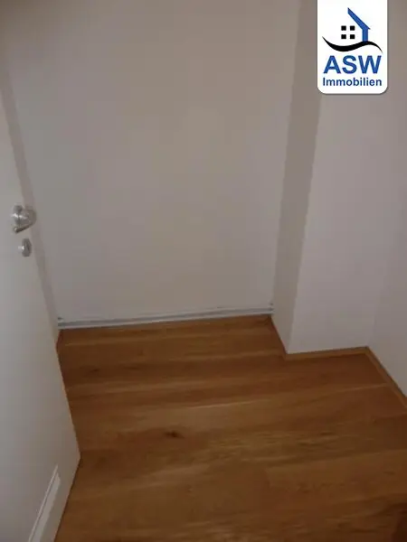 Moderne 3-Zimmerwohnung mit offener Schlafgalerie in U-Bahn-Nähe