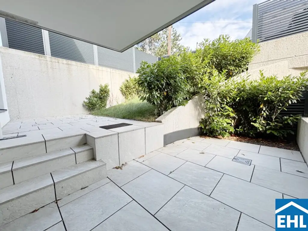 3-Zimmerwohnung mit Pool & Eigengarten!