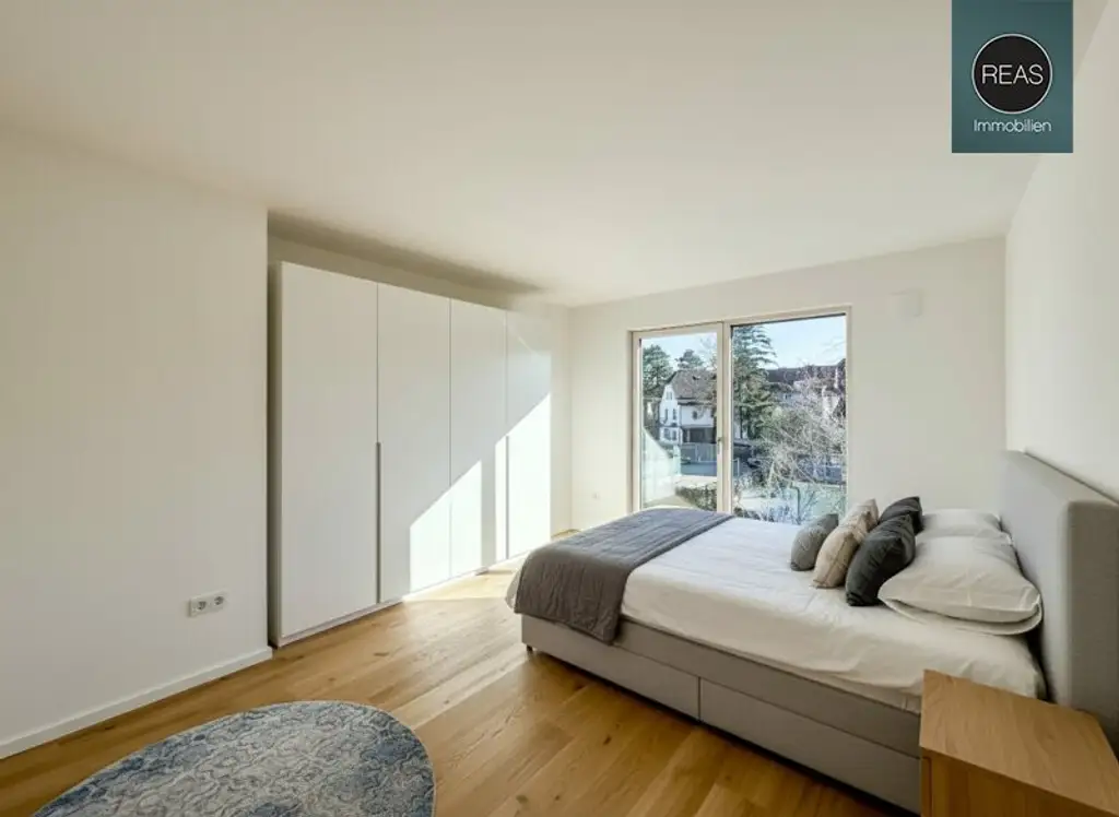 Erstbezug: Etagen - Wohnung mit extra großem Balkon - Naturnahes Wohnen in Wien Hietzing – Exklusives Leben nahe dem Roten Berg!