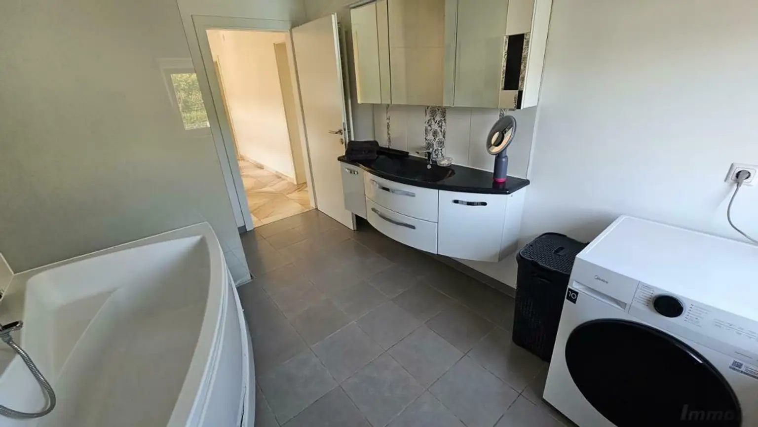 ** Großzügiges & edel saniertes Stadthaus ** Hochwertige Ausstattung ** 3 Bäder ** Einliegerwohnung ** absolute Ruhelage **