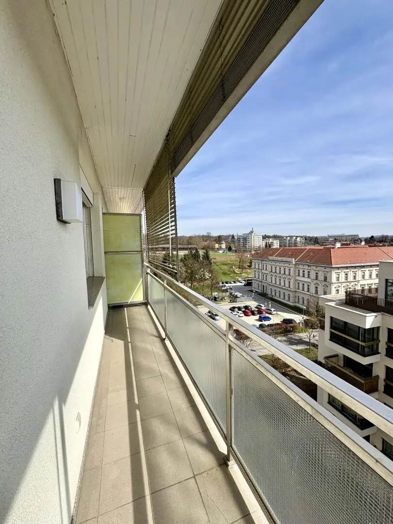 großer Balkon