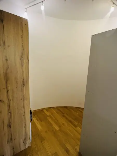 Vielseitig nutzbare, sanierte Praxis / Wohnung in zentraler Bahnhofsnähe in Brunn am Gebirge – Kauf oder Miete möglich!