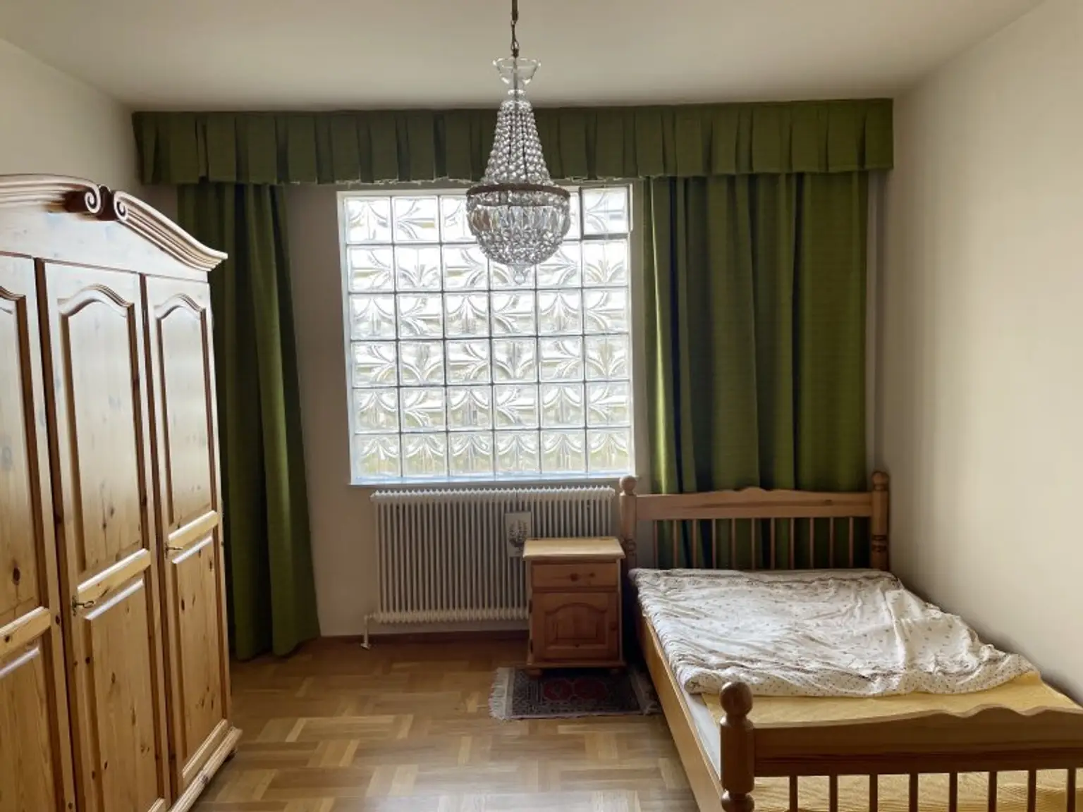 GROSSZÜGIGES ANWESEN MIT WOHNHAUS -- WUNDERSCHÖNER INNENHOF UND GROSSER GARTEN -- 1.315 m²!