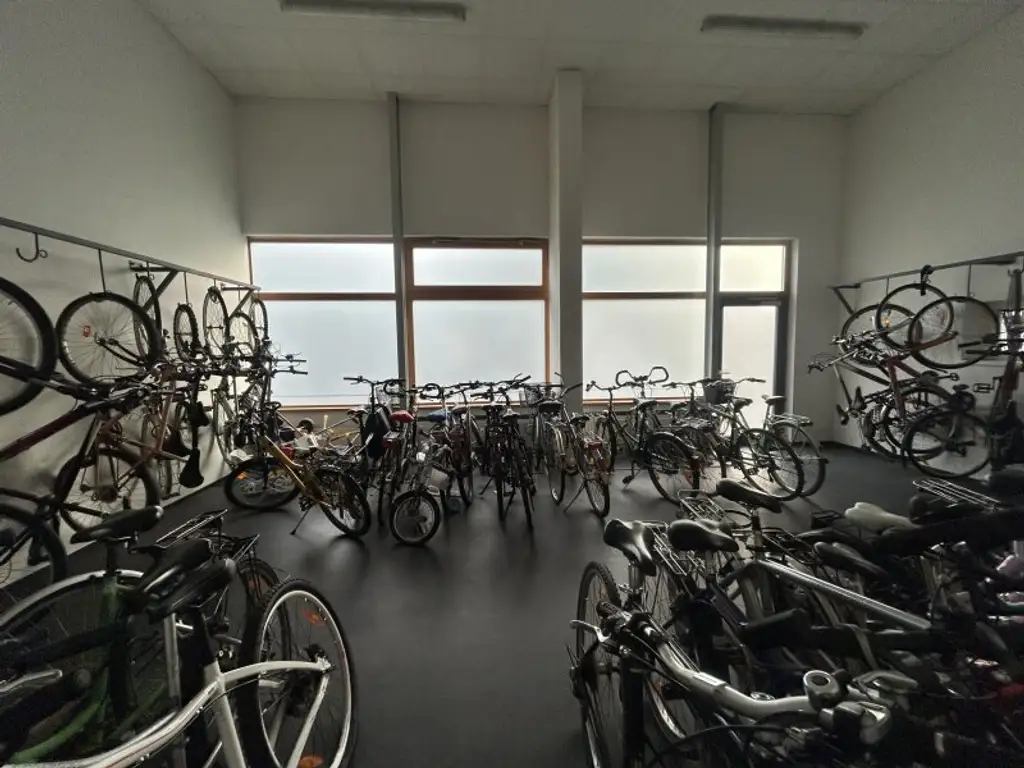 Bright 3-Room Apartment with Southeast-Facing Loggia in Prime Location – Near U1 Kagran & Donauzentrum