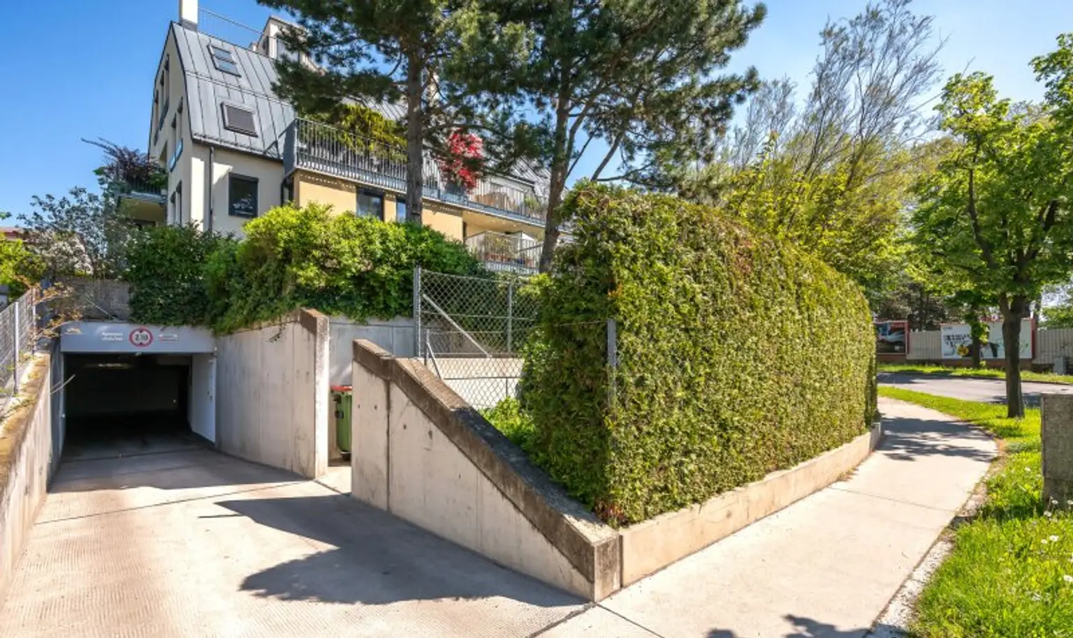 Panoramaliebling: Luxuriöse DG-Wohnung mit Dachterrasse und Fernblick
