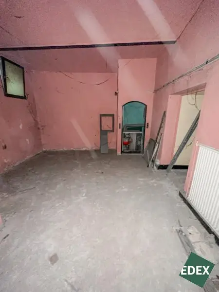 Großes Souterrain in guter Lage