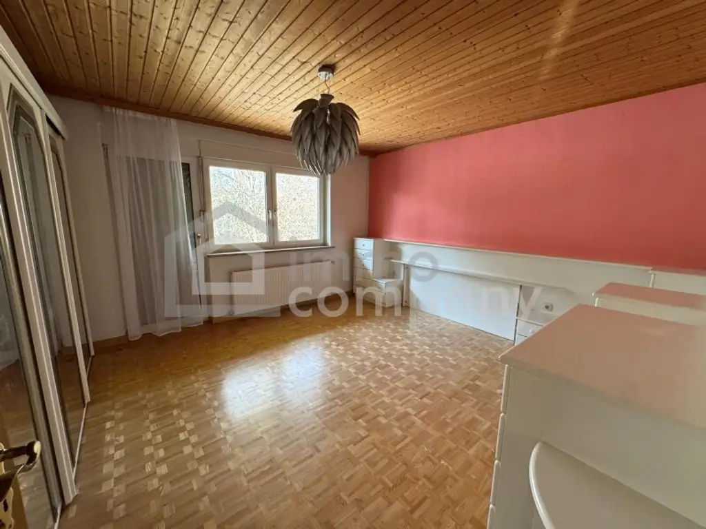 Großzügige Wohnhaus in Zeltweg – 299 m² Wohnfläche, eigener Wellnessbereich, Pool & vielfältige Nutzungsmöglichkeiten