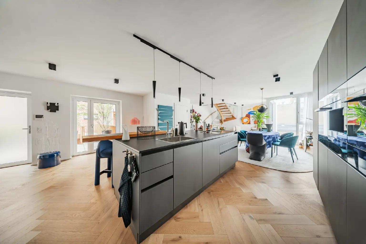 Exklusives Maisonette-Apartment; Modernes Wohnen auf zwei Ebenen