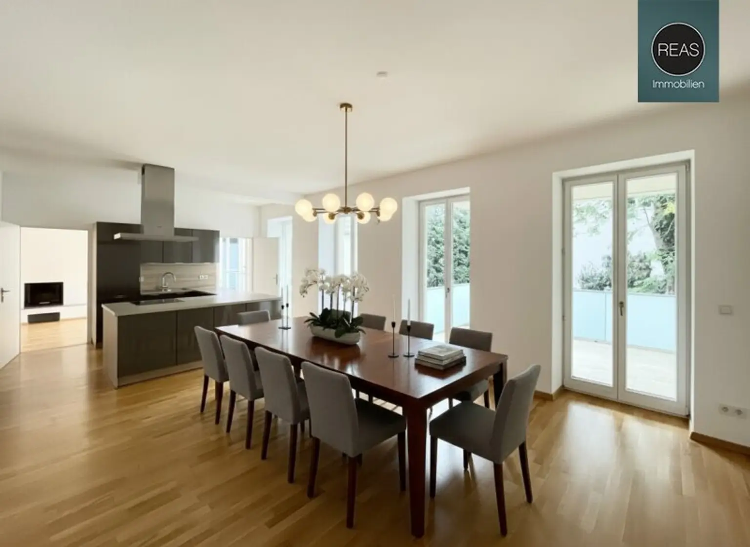 Provisionsfrei: Wunderschönes Apartment mit ruhiger Balkon-Terrasse bei der Orangerie Schönbrunn!