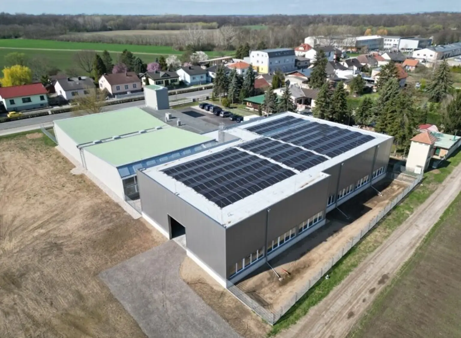 Modernes Betriebsobjekt mit Zubaupotenzial auf 6.712 m² Grund