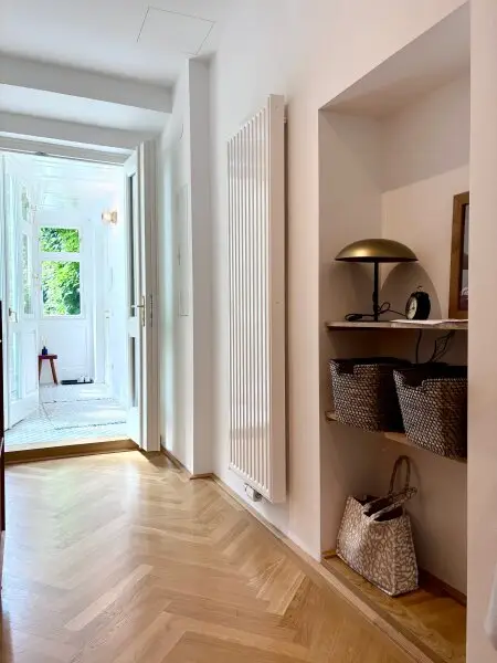 TRAUMHAFTE KLIMATISIERTE ALTBAUWOHNUNG MIT 2 BÄDERN UND BALKON - MÖBEL OPTIONAL